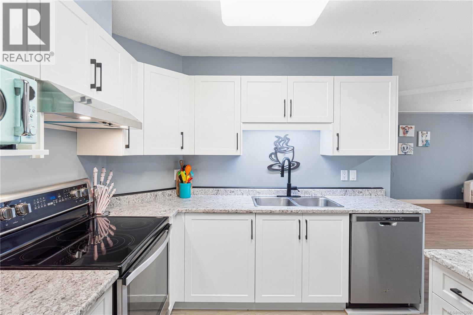 108 335 Hirst Ave W, Parksville