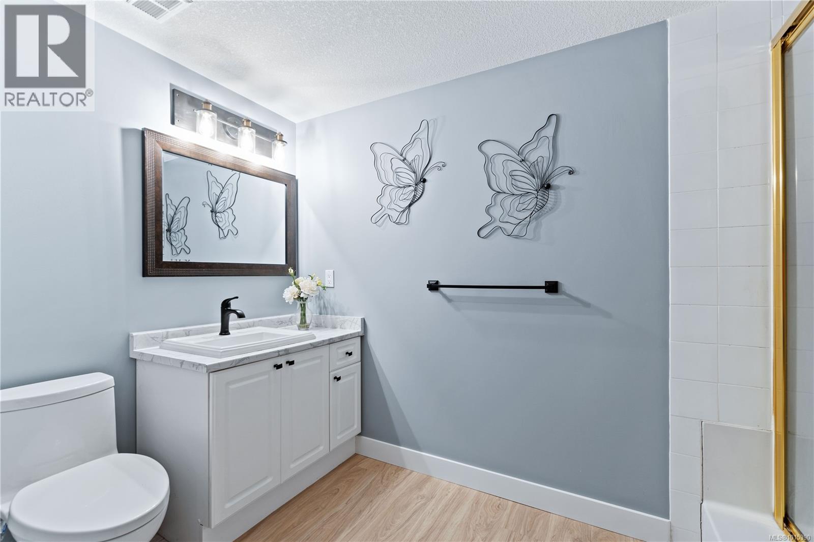 108 335 Hirst Ave W, Parksville