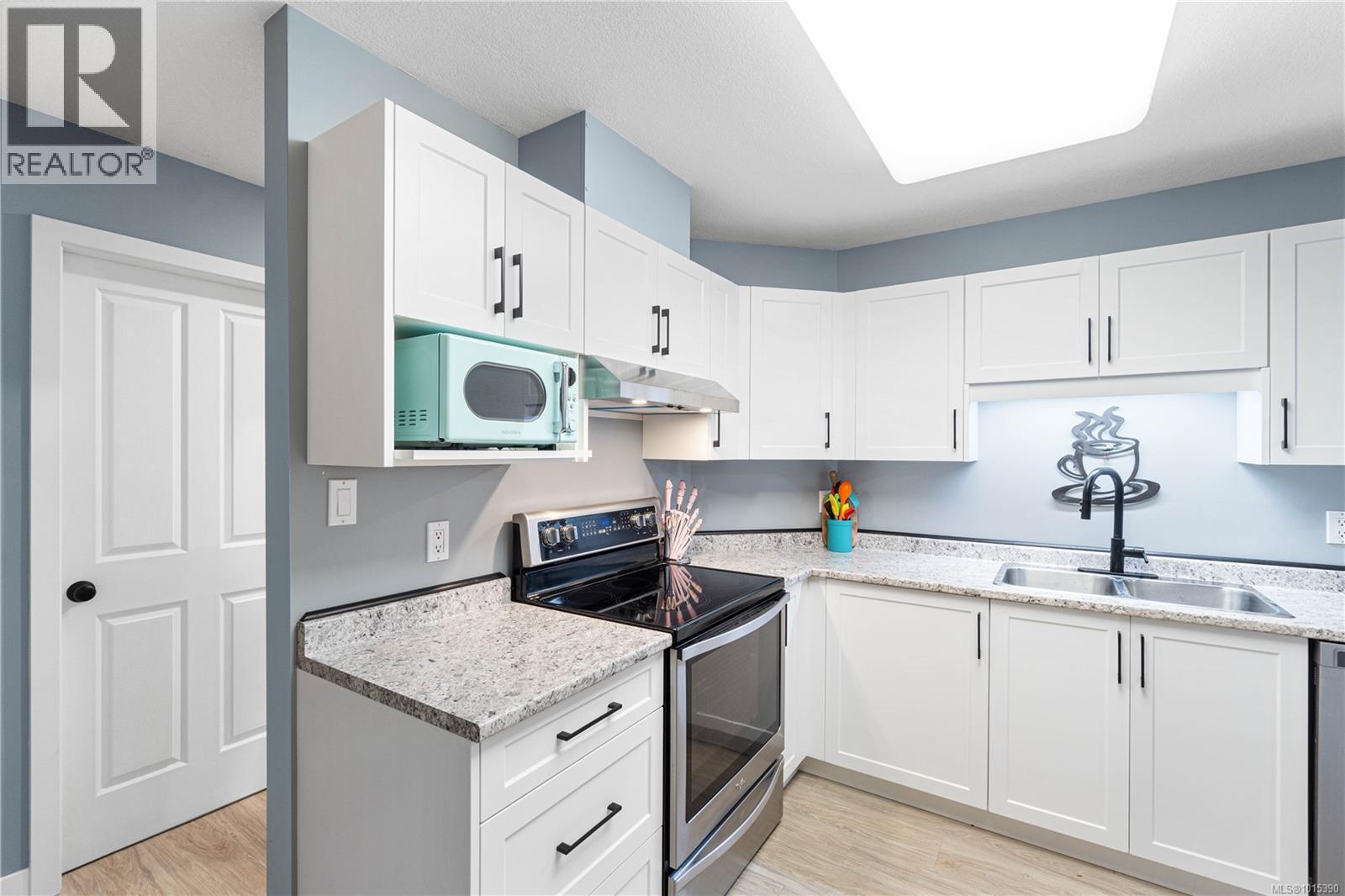 108 335 Hirst Ave W, Parksville