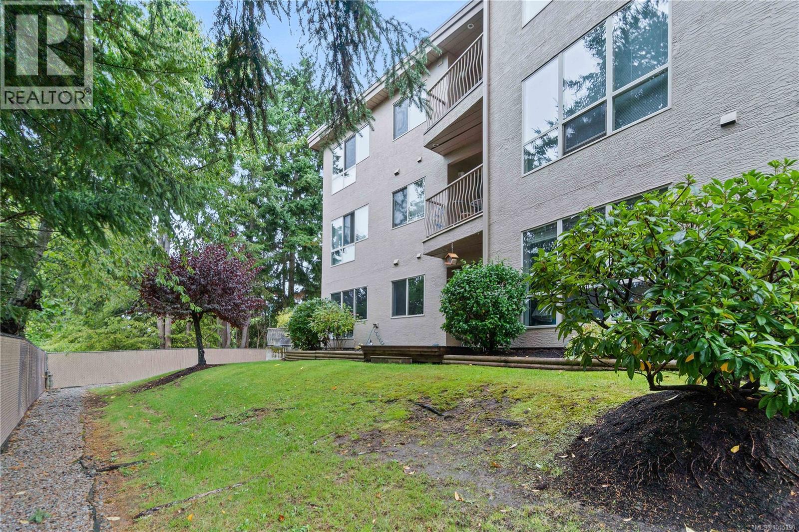 108 335 Hirst Ave W, Parksville