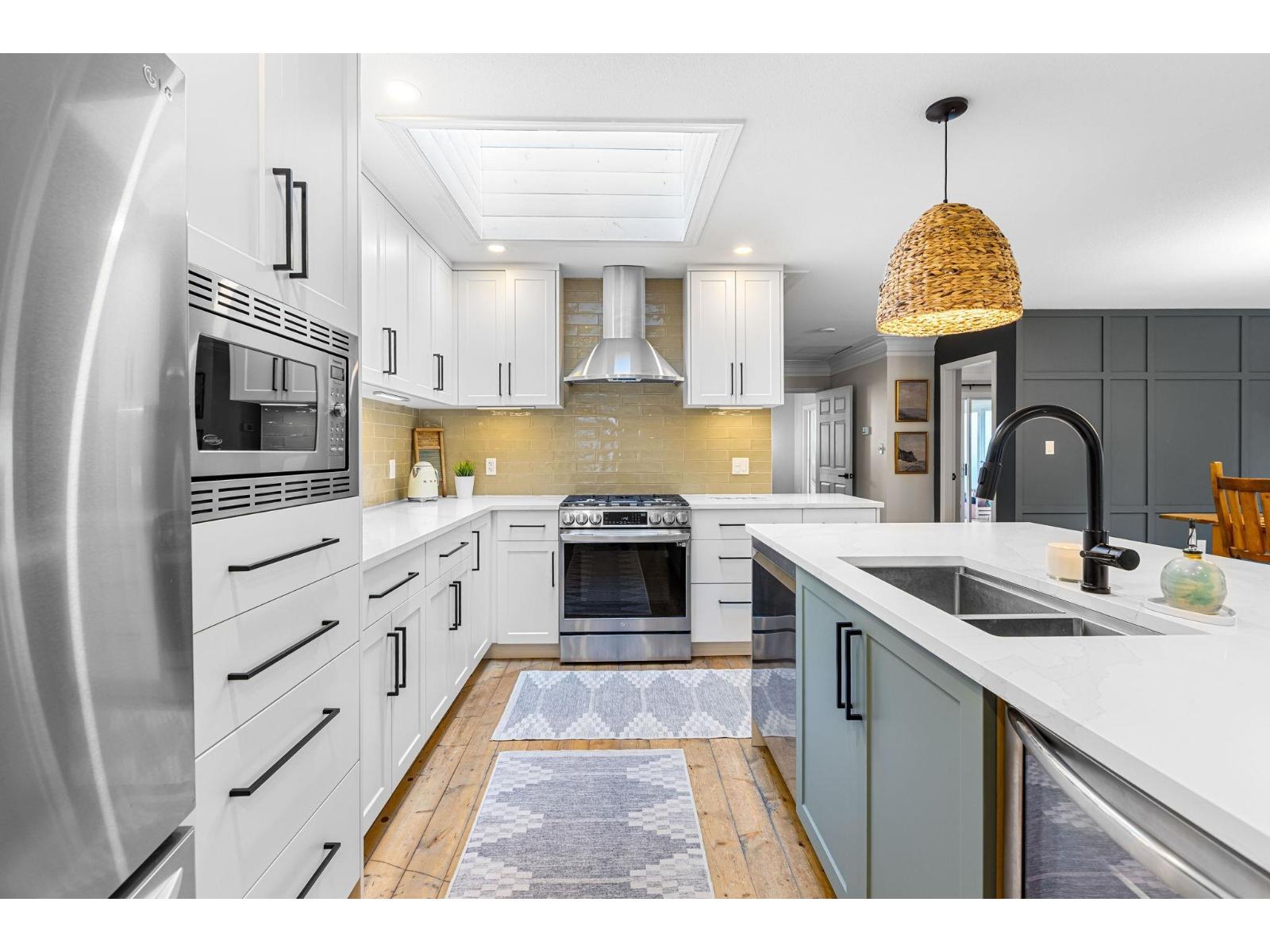 14015 MARINE DRIVE, White Rock