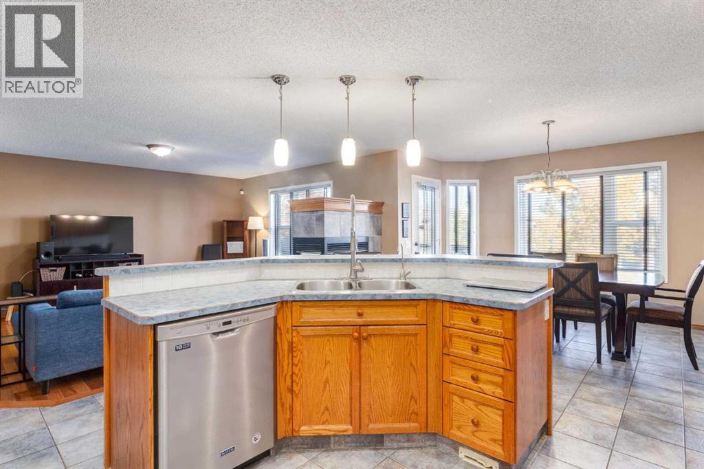 Single Family House for Sale in  Somerset Circle SW Somerset Calgary 