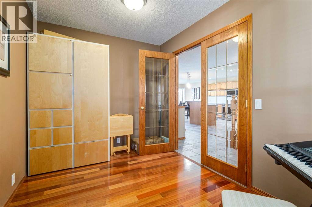 Single Family House for Sale in  Somerset Circle SW Somerset Calgary 