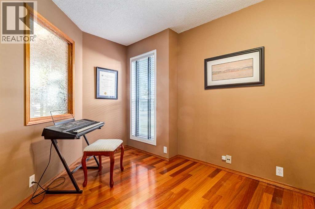 Single Family House for Sale in  Somerset Circle SW Somerset Calgary 