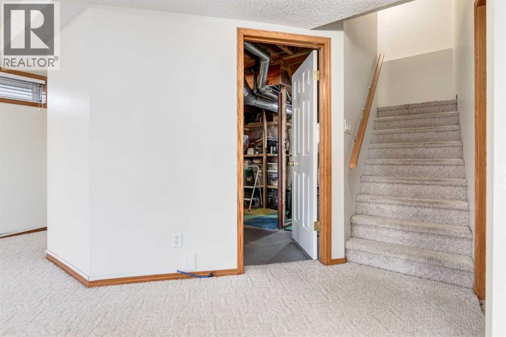 Single Family House for Sale in  Somerset Circle SW Somerset Calgary 