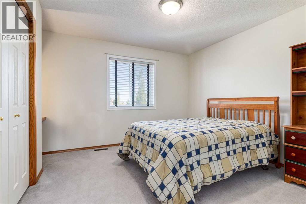 Single Family House for Sale in  Somerset Circle SW Somerset Calgary 