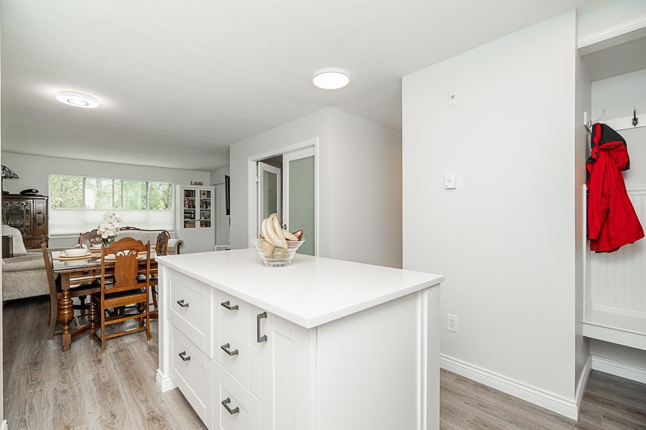 212 15991 THRIFT AVENUE, White Rock