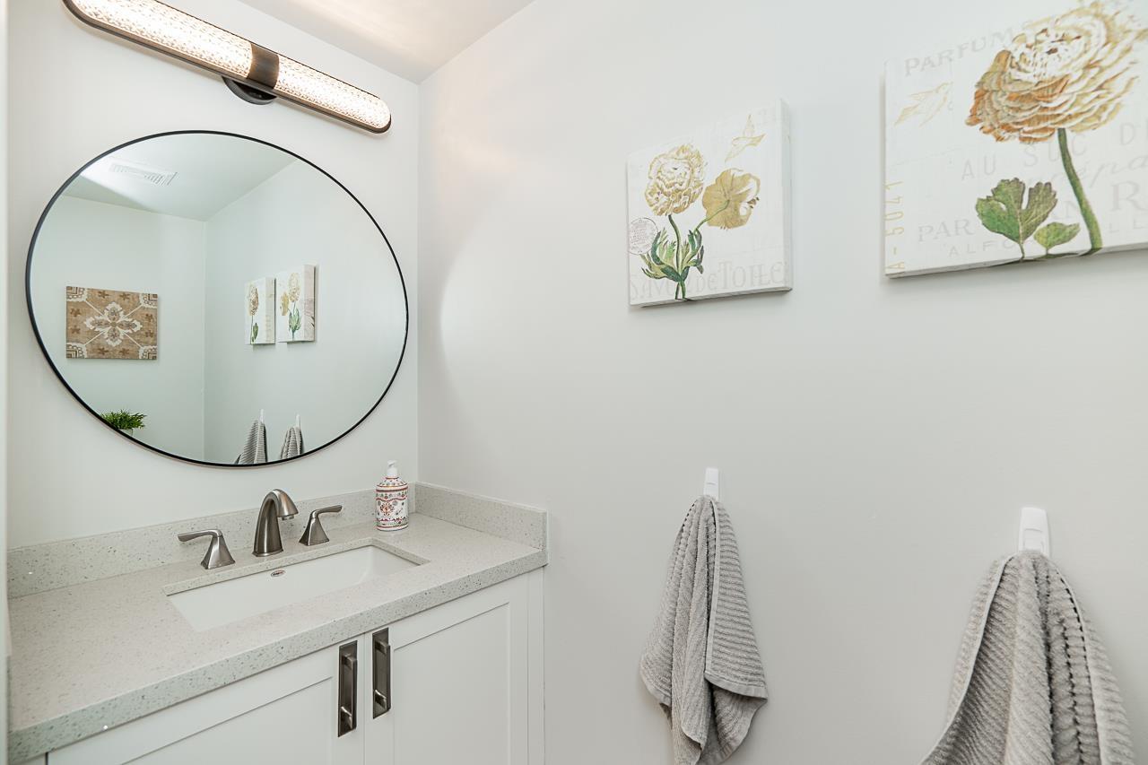 212 15991 THRIFT AVENUE, White Rock