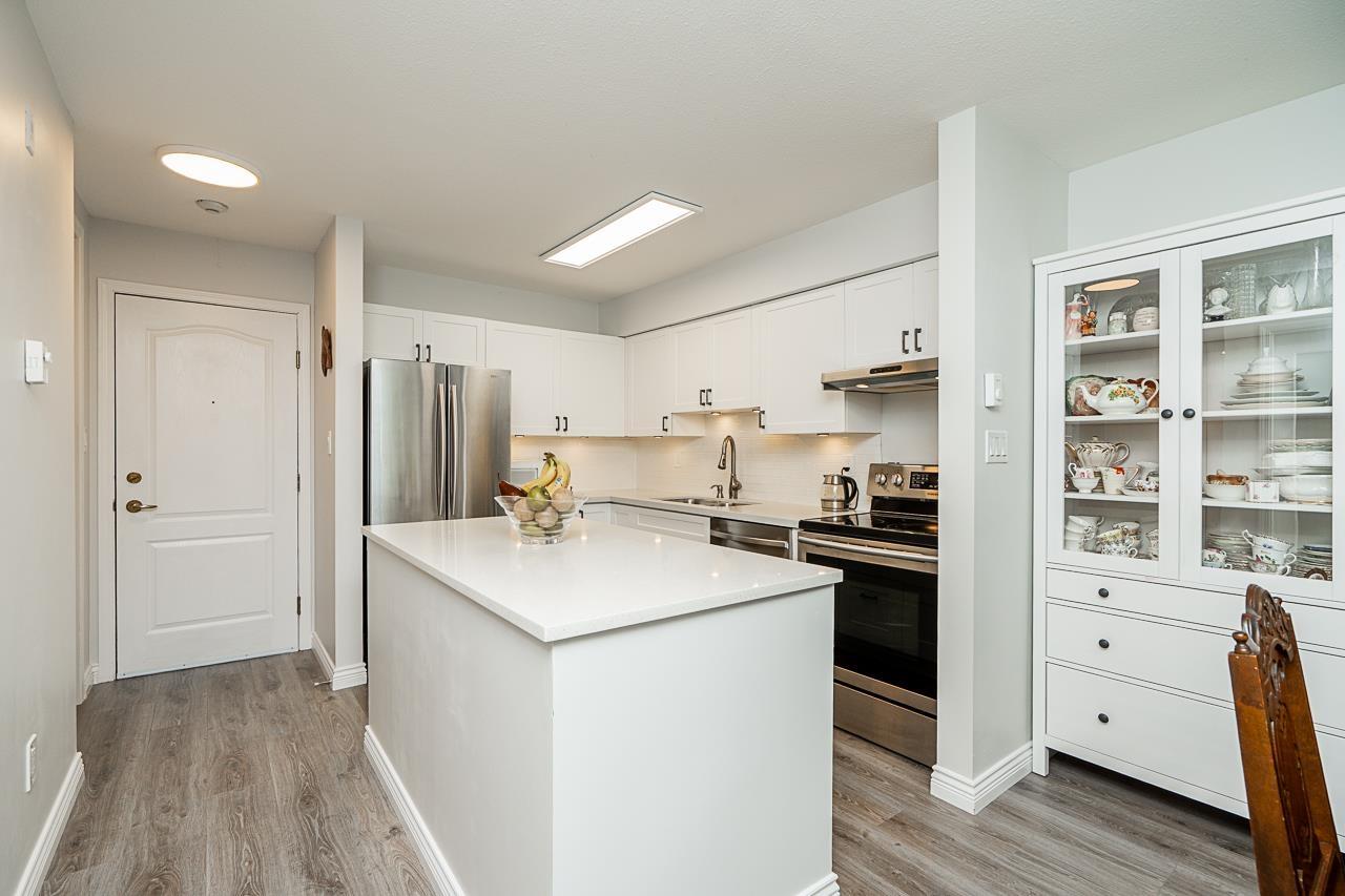 212 15991 THRIFT AVENUE, White Rock