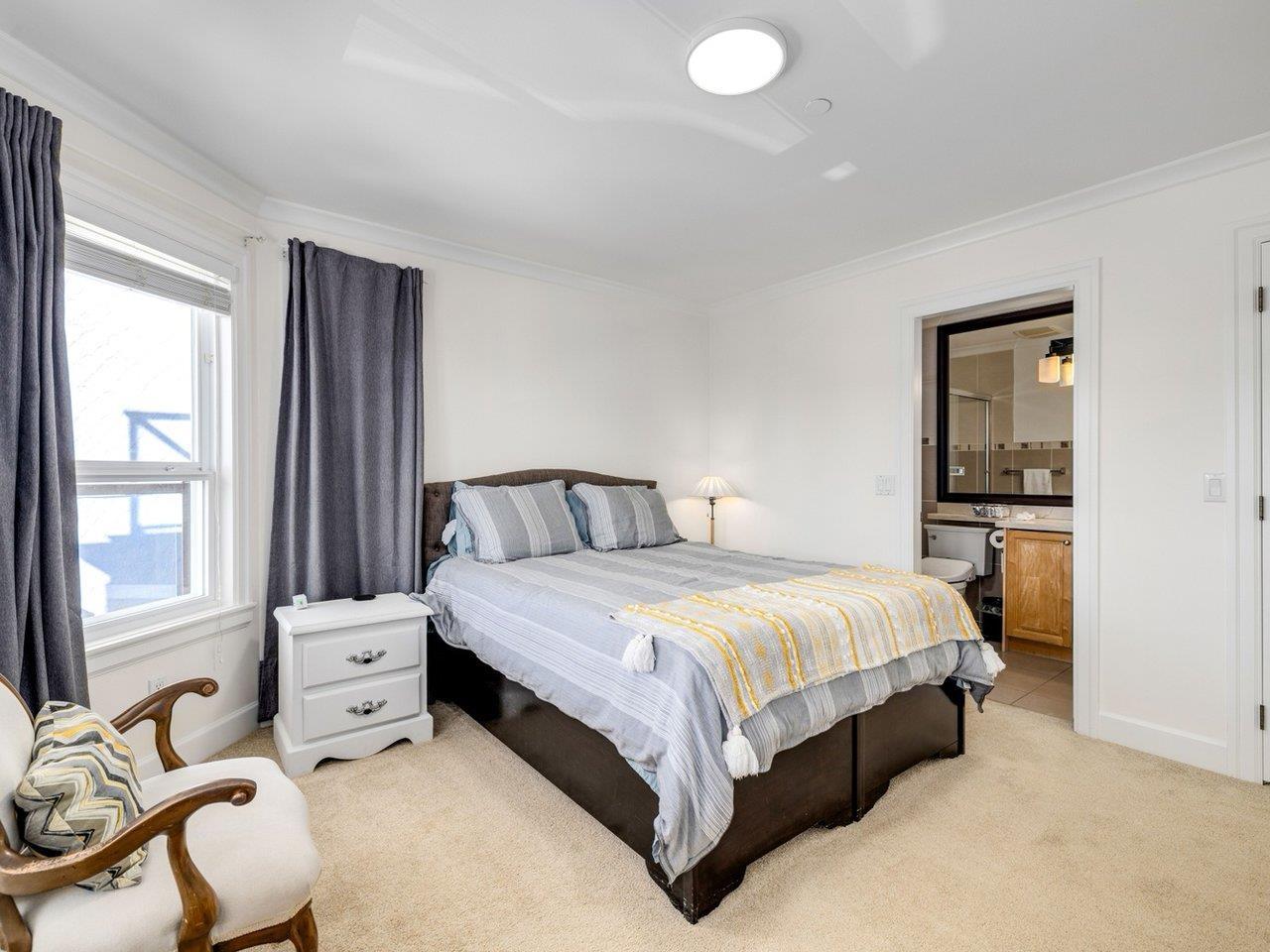 15354 ROYAL AVENUE, White Rock