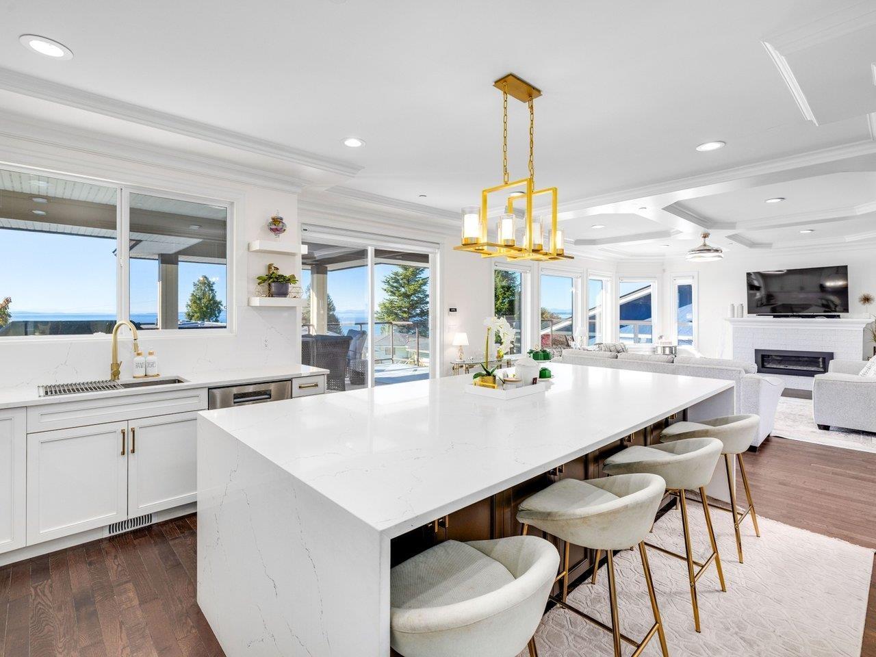 15354 ROYAL AVENUE, White Rock