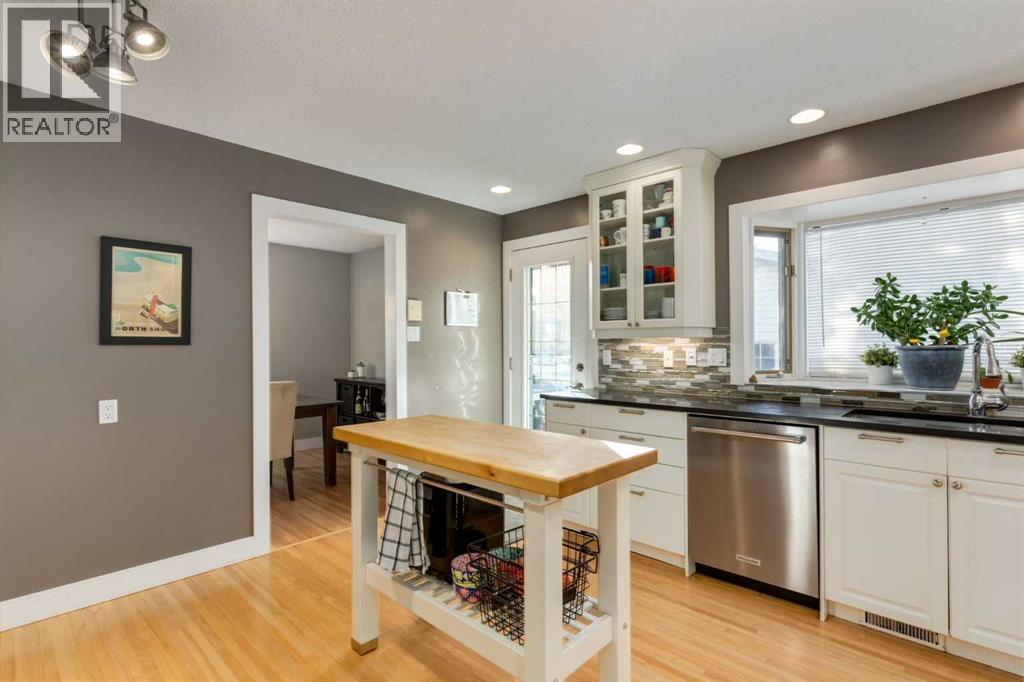 Single Family House 4 Level for Sale in  Lake Emerald Crescent SE Lake Bonavista Calgary 