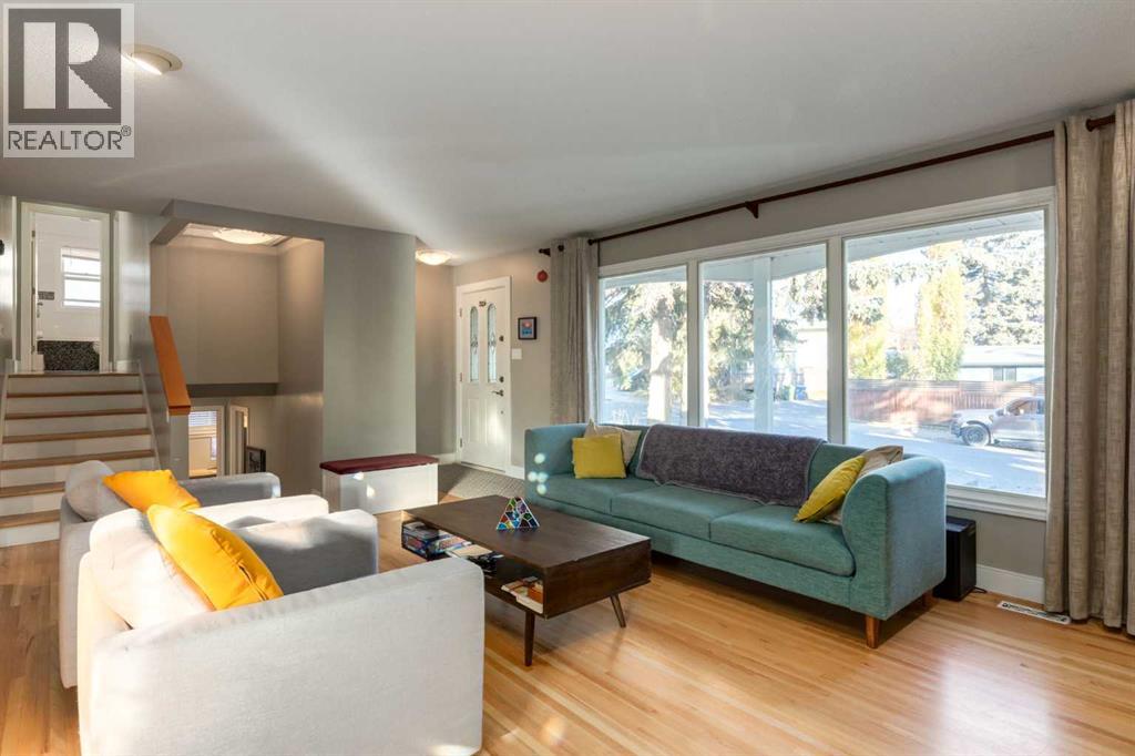 Single Family House 4 Level for Sale in  Lake Emerald Crescent SE Lake Bonavista Calgary 