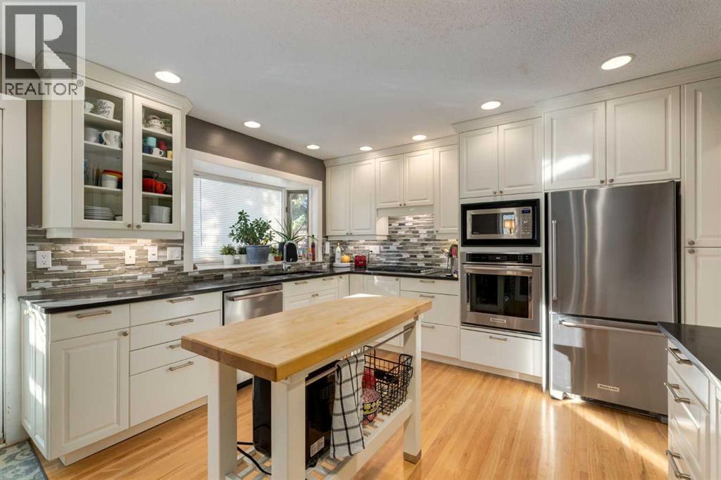 Single Family House 4 Level for Sale in  Lake Emerald Crescent SE Lake Bonavista Calgary 