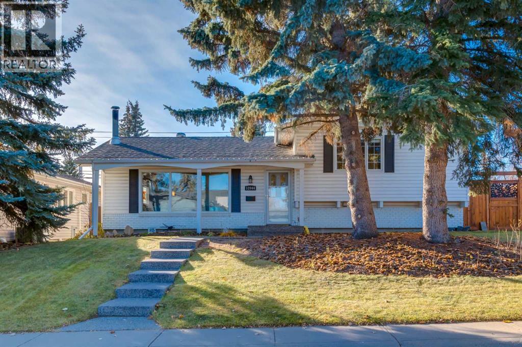 Single Family House 4 Level for Sale in  Lake Emerald Crescent SE Lake Bonavista Calgary 