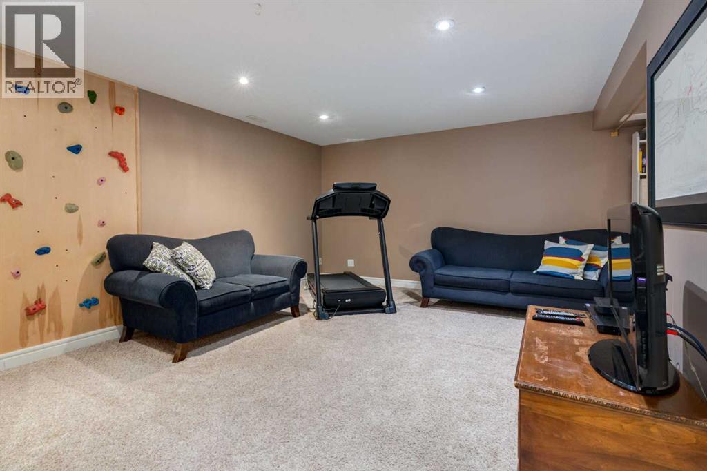 12044 Lake Emerald Crescent SE, Calgary, Alberta