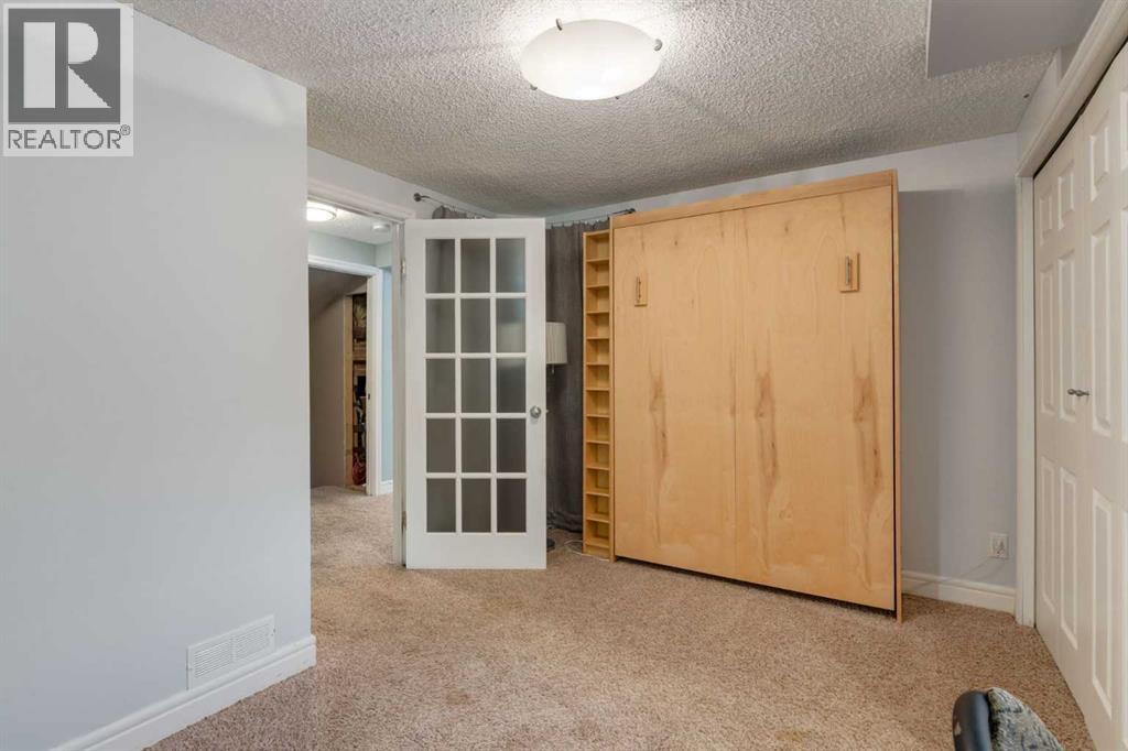 Single Family House 4 Level for Sale in  Lake Emerald Crescent SE Lake Bonavista Calgary 