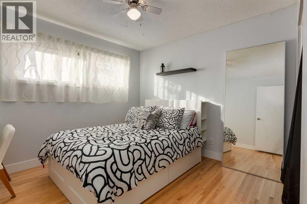 Single Family House 4 Level for Sale in  Lake Emerald Crescent SE Lake Bonavista Calgary 