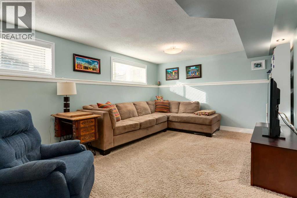 Single Family House 4 Level for Sale in  Lake Emerald Crescent SE Lake Bonavista Calgary 