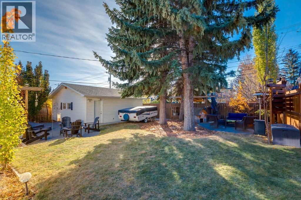 Single Family House 4 Level for Sale in  Lake Emerald Crescent SE Lake Bonavista Calgary 