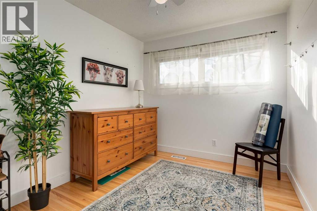 Single Family House 4 Level for Sale in  Lake Emerald Crescent SE Lake Bonavista Calgary 