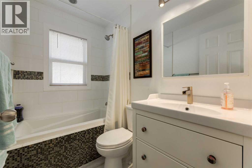 Single Family House 4 Level for Sale in  Lake Emerald Crescent SE Lake Bonavista Calgary 