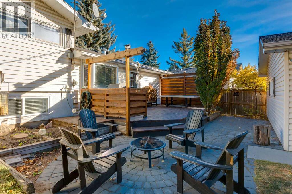 Single Family House 4 Level for Sale in  Lake Emerald Crescent SE Lake Bonavista Calgary 