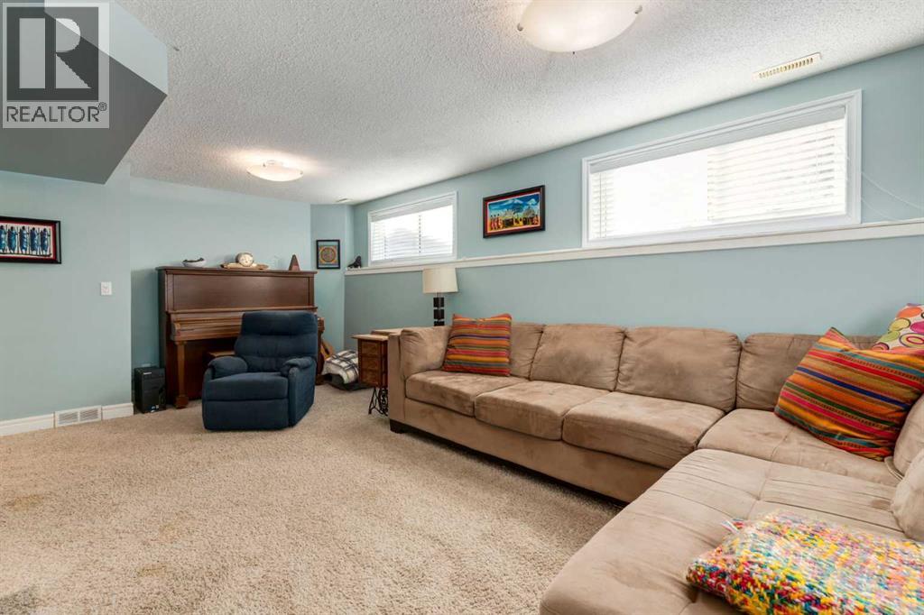 Single Family House 4 Level for Sale in  Lake Emerald Crescent SE Lake Bonavista Calgary 