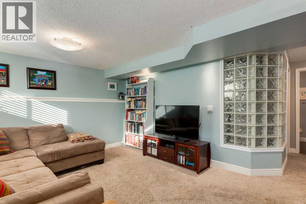 Single Family House 4 Level for Sale in  Lake Emerald Crescent SE Lake Bonavista Calgary 