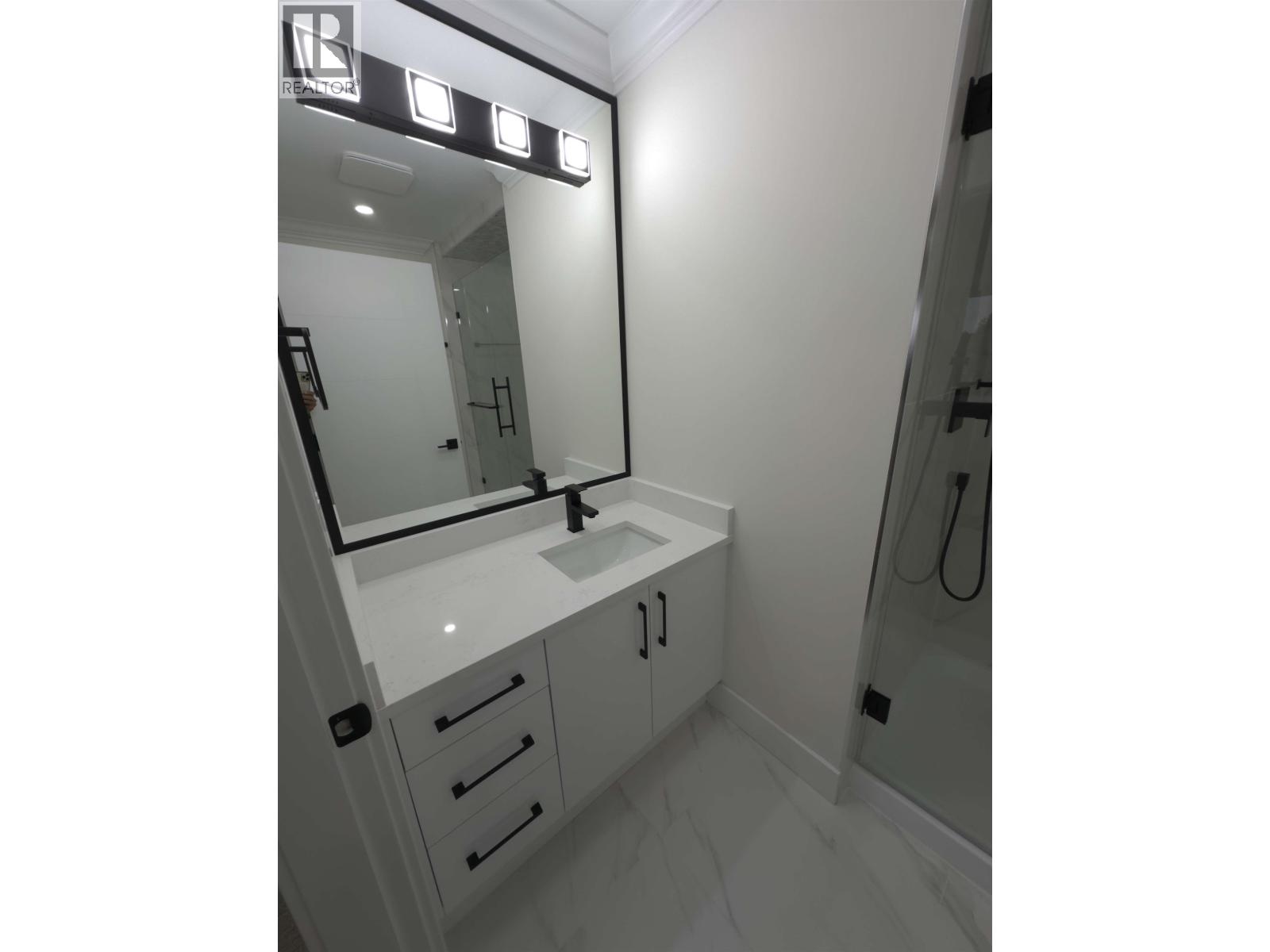 29 1115 ROMA AVENUE, New Westminster