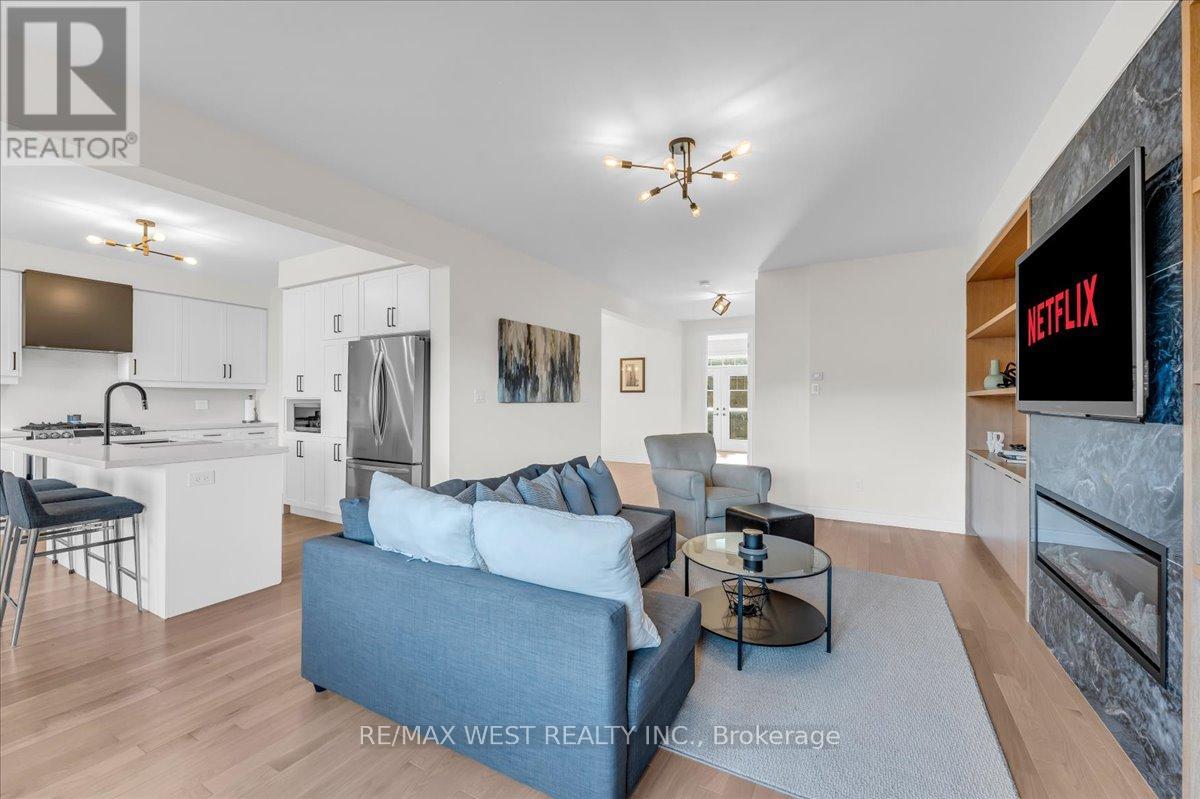 16 JANES CRESCENT - 12