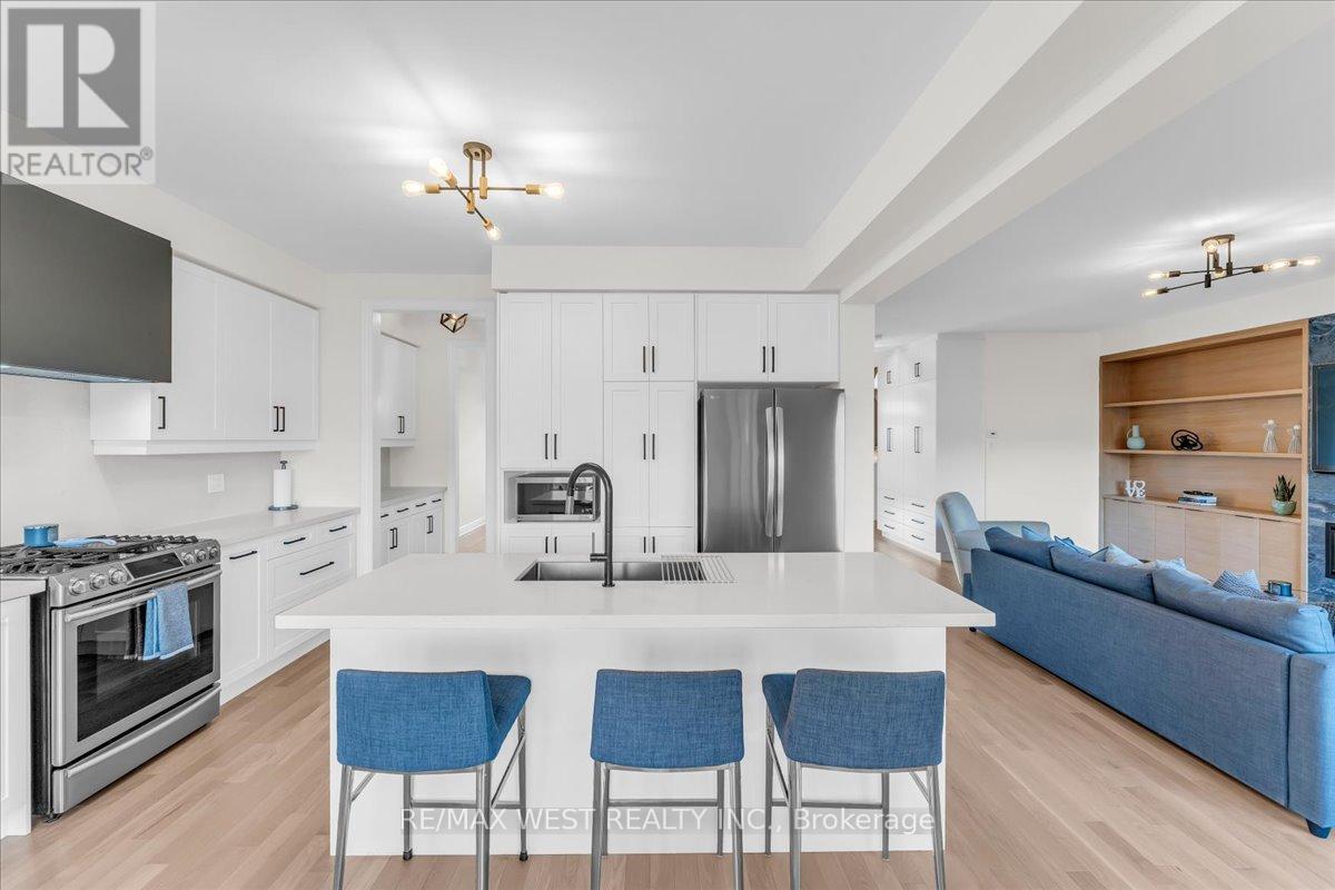16 JANES CRESCENT - 16