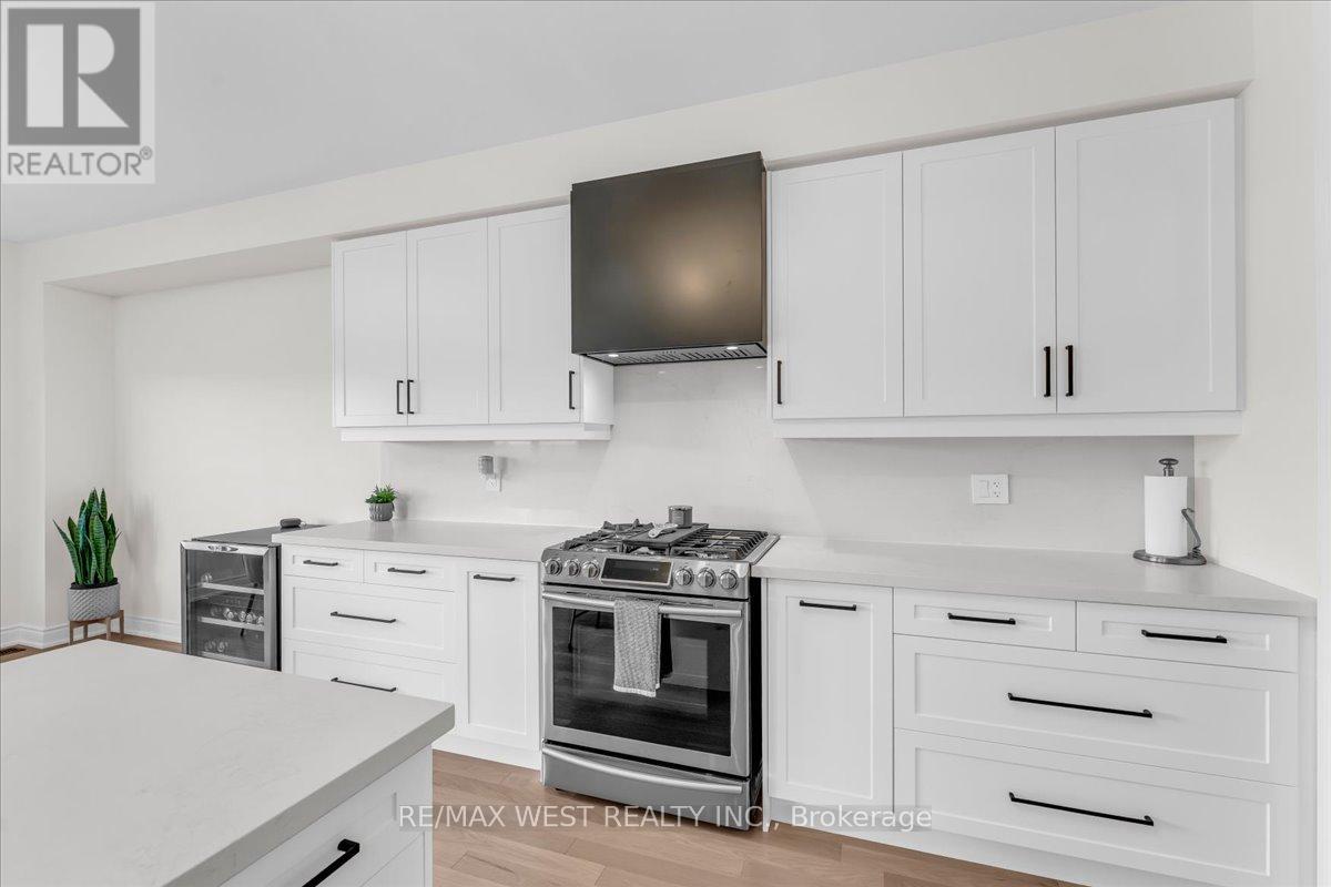 16 JANES CRESCENT - 18