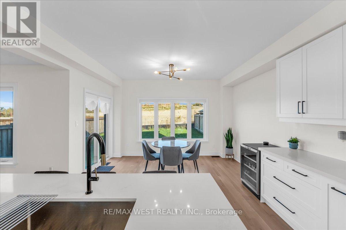 16 JANES CRESCENT - 19