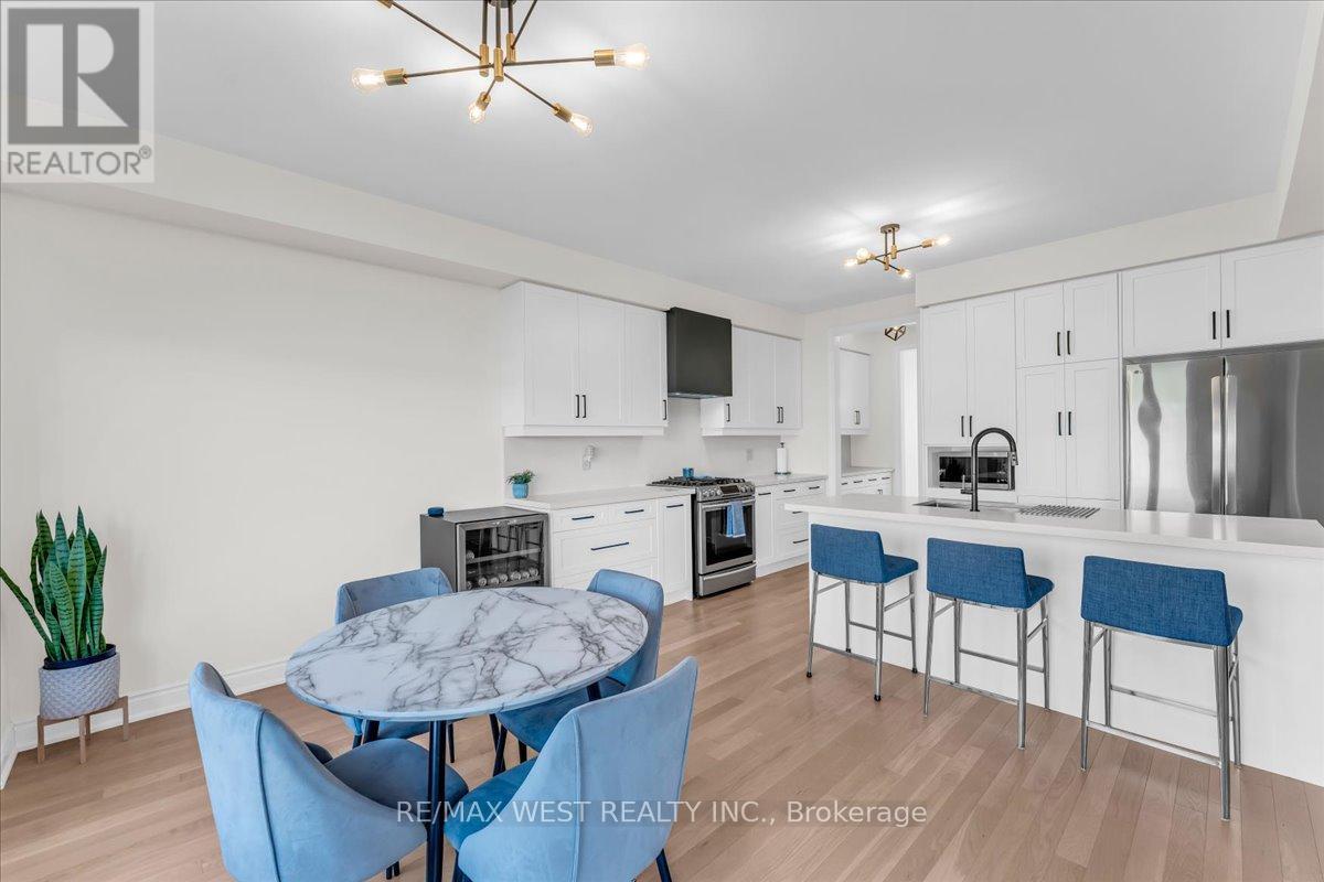 16 JANES CRESCENT - 22