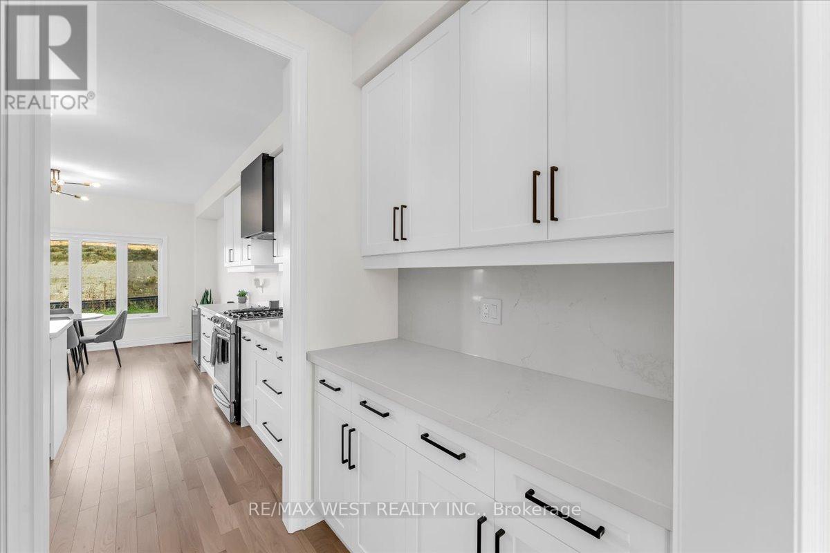 16 JANES CRESCENT - 23