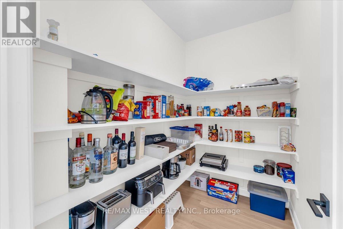 16 JANES CRESCENT - 24