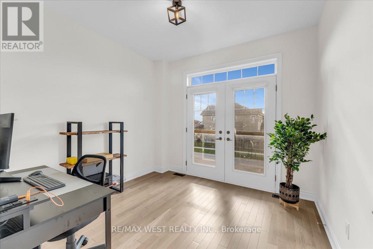 16 JANES CRESCENT - 25