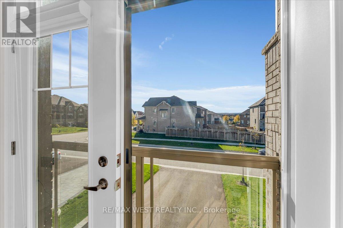 16 JANES CRESCENT - 26