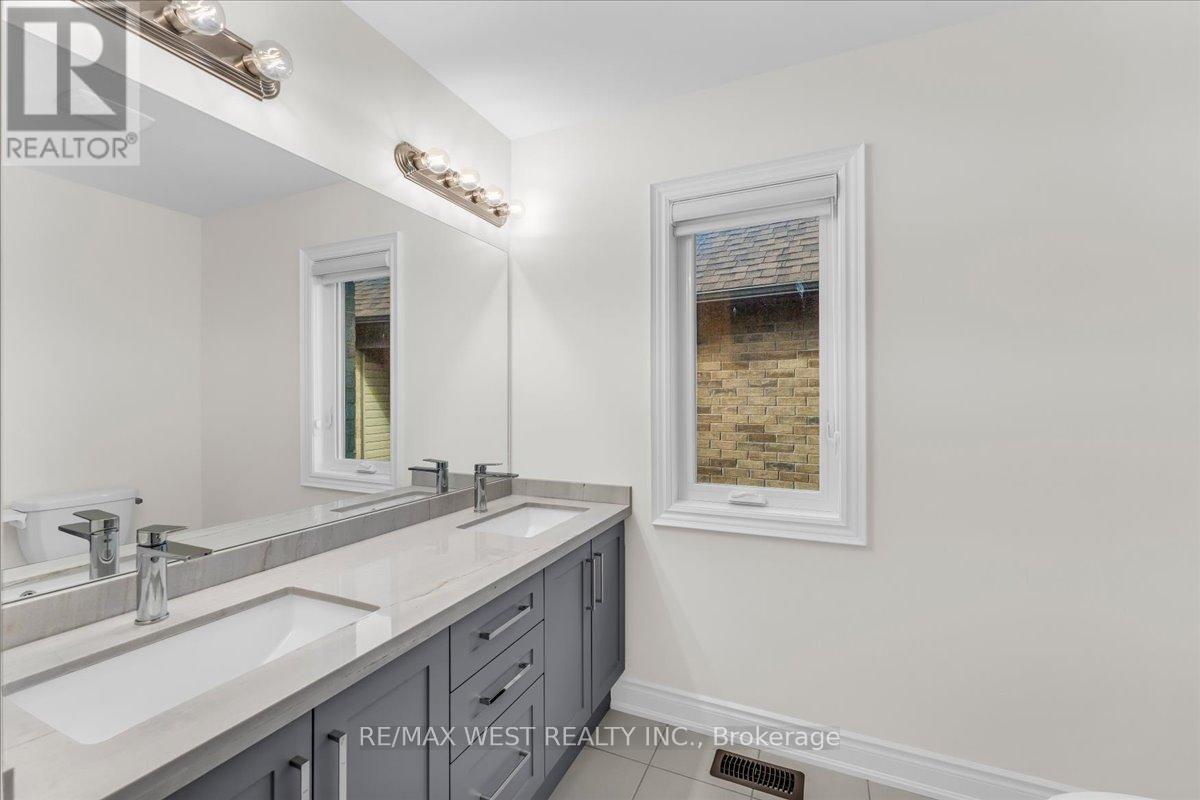 16 JANES CRESCENT - 36