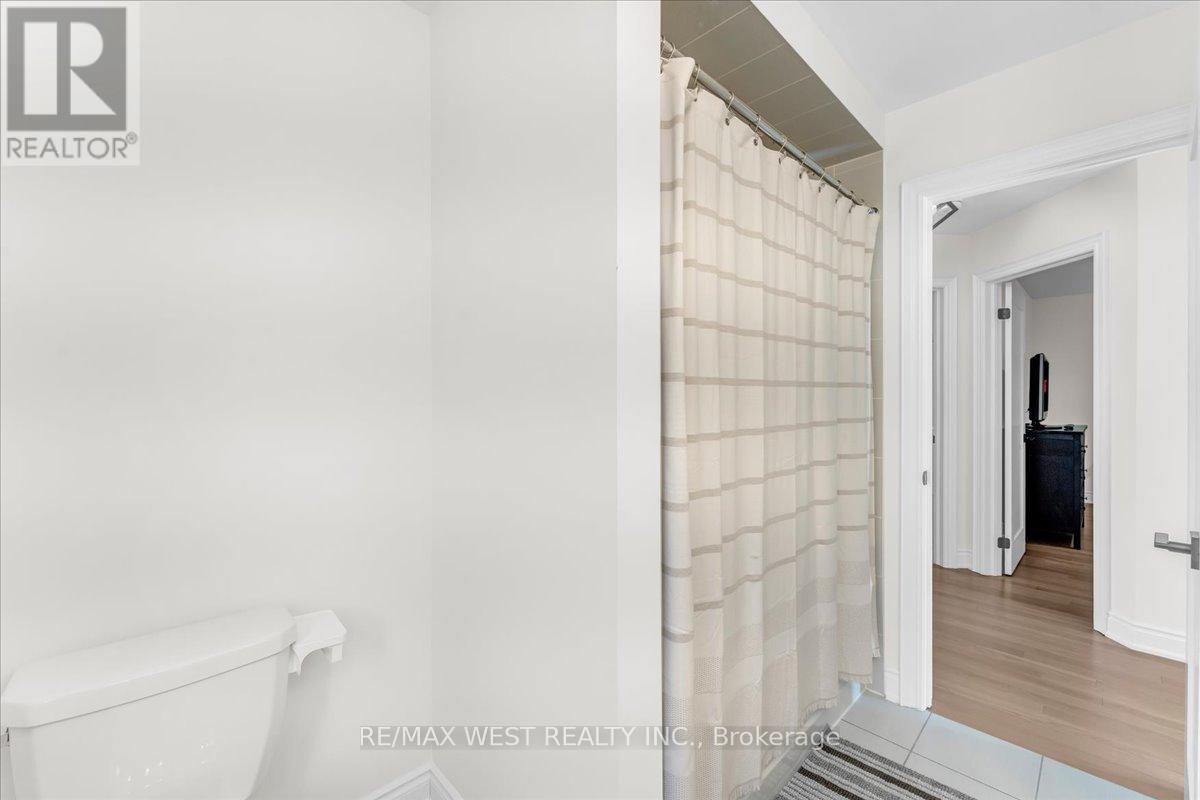 16 JANES CRESCENT - 37