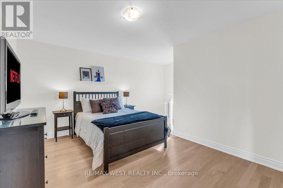 16 JANES CRESCENT - 39