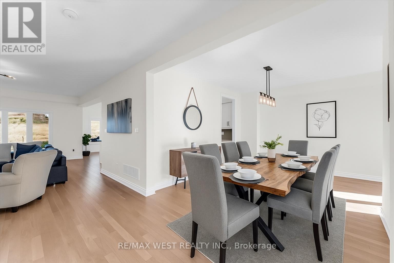 16 JANES CRESCENT - 4