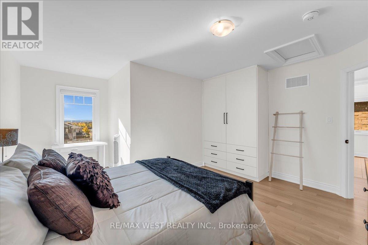 16 JANES CRESCENT - 41