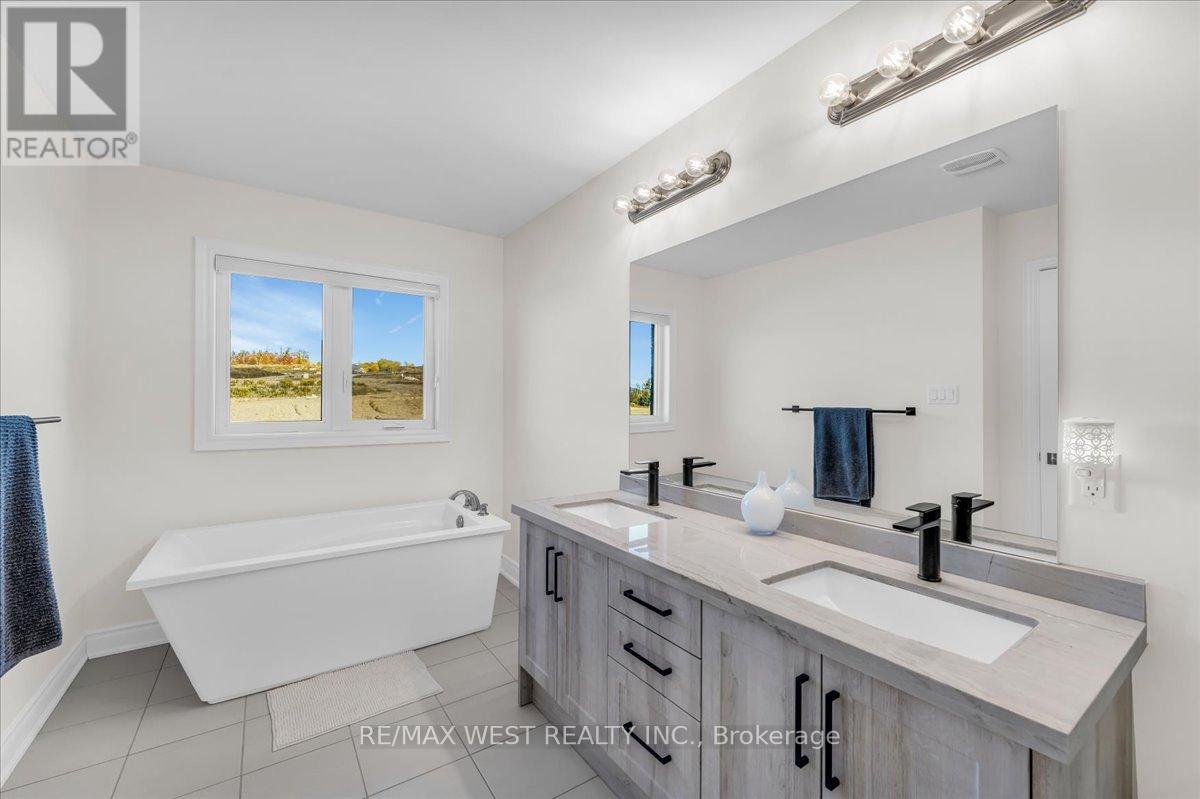 16 JANES CRESCENT - 47