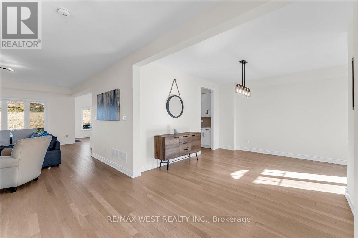 16 JANES CRESCENT - 5