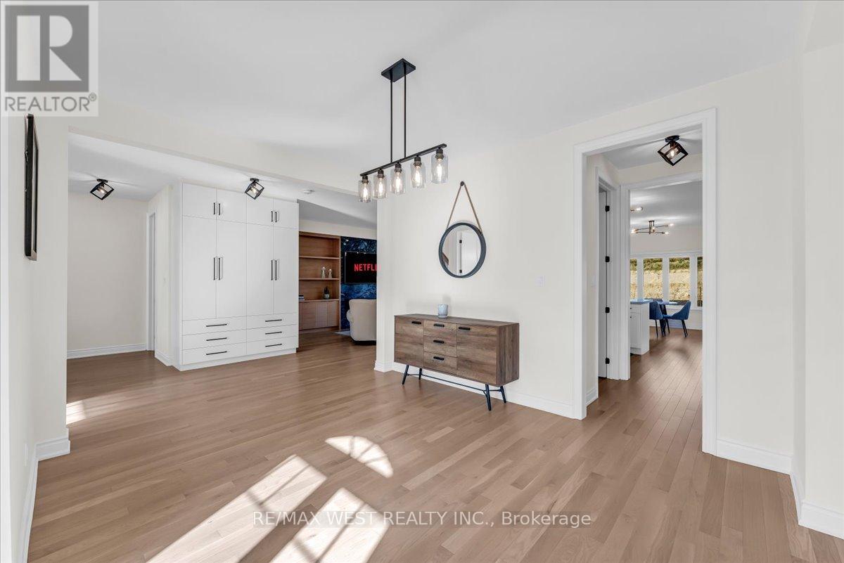 16 JANES CRESCENT - 6