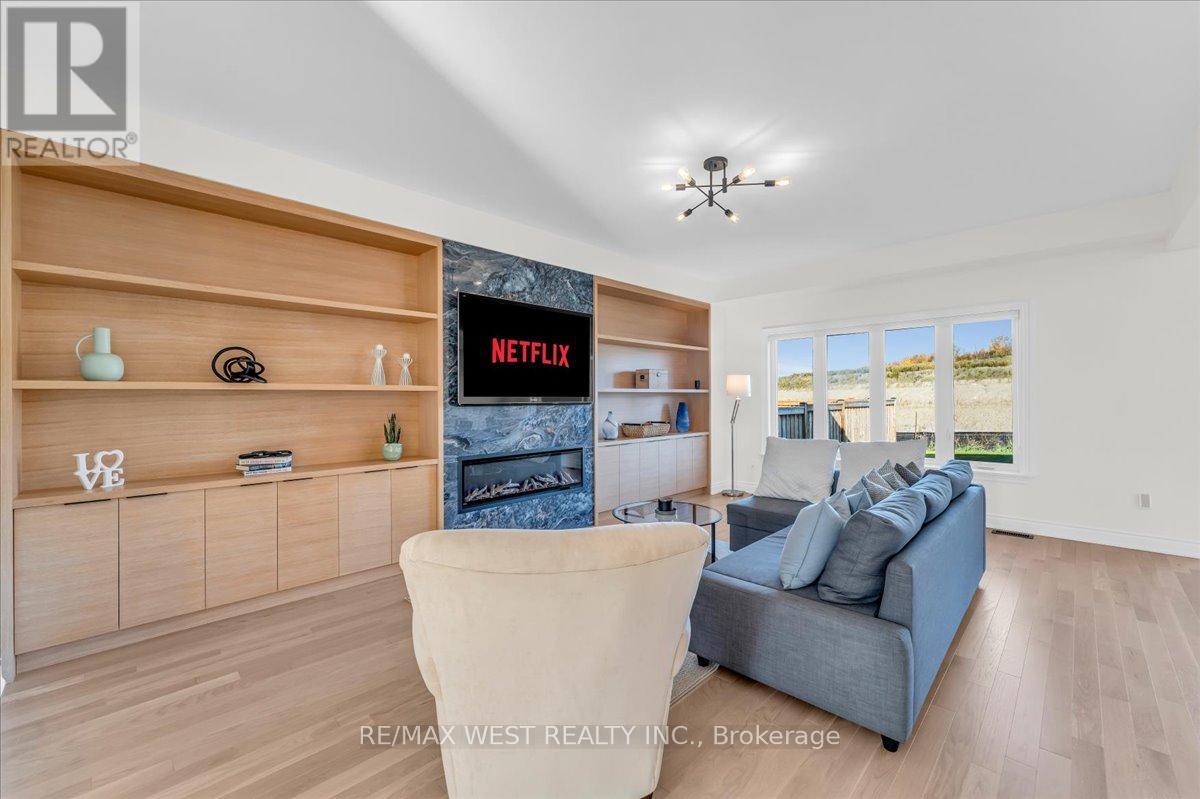 16 JANES CRESCENT - 9