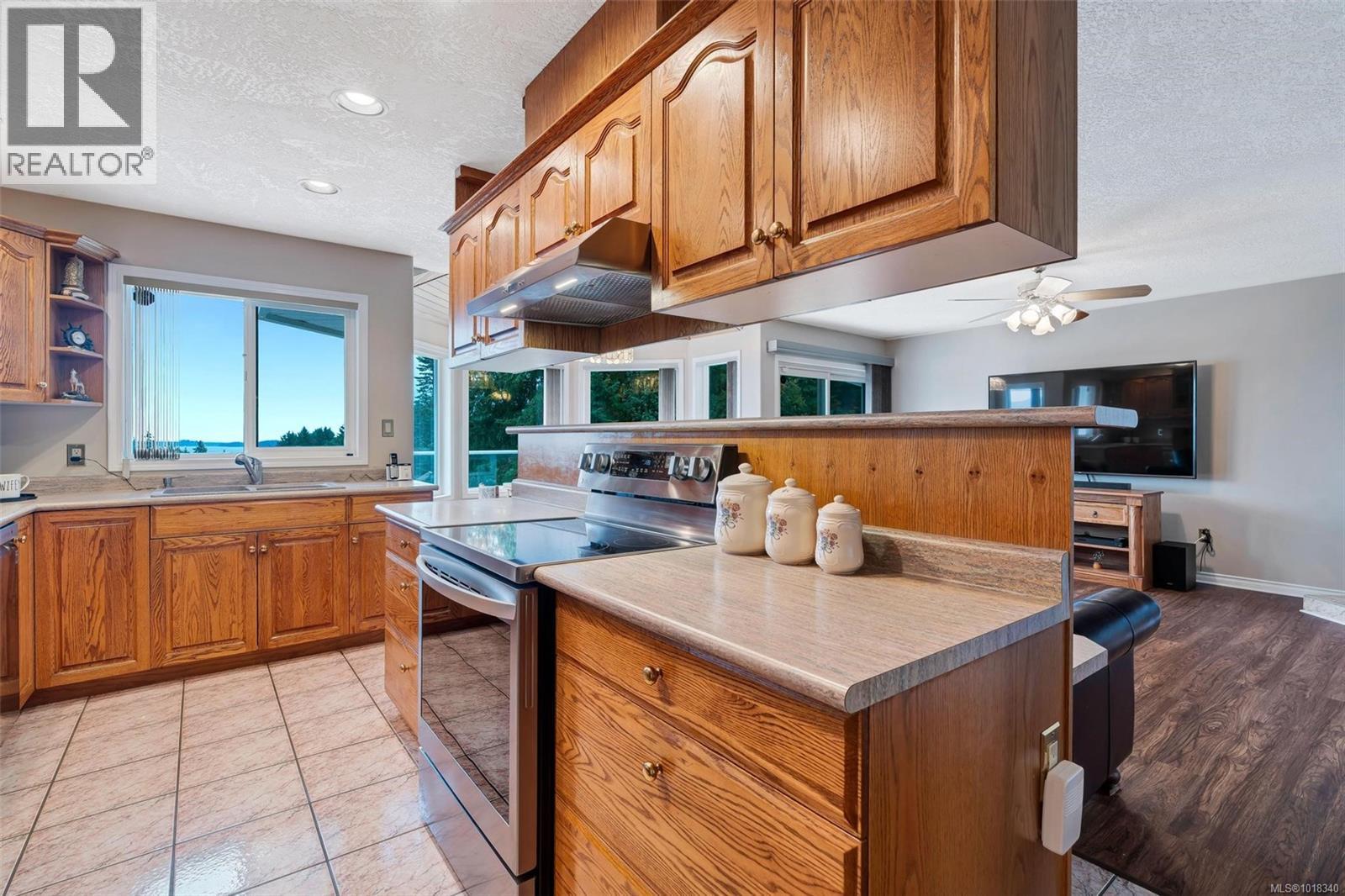 2446 Liggett Rd, Mill Bay