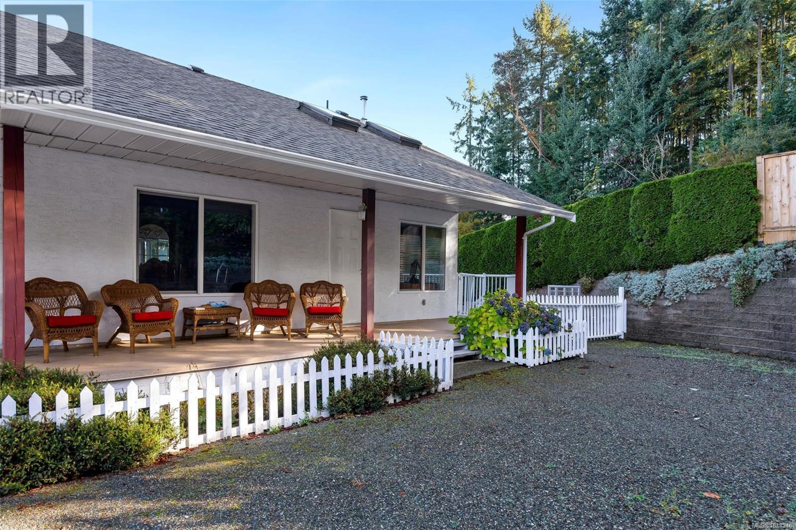 2446 Liggett Rd, Mill Bay